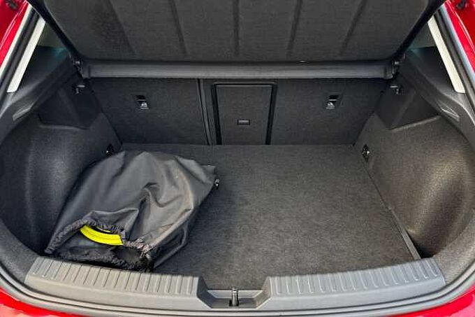 SEAT Leon 1.4 eHybrid 13kWh FR Hatchback 5dr Petrol Plug-in Hybrid DSG Euro 6 (s/s) (204 p